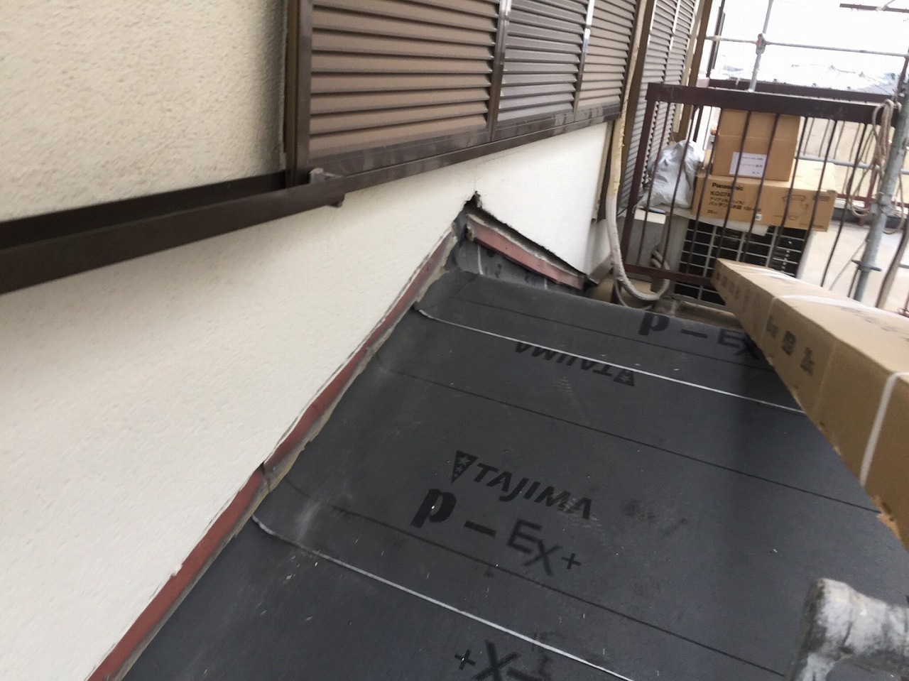 奈良市中山町の瓦屋根、下屋根に防水紙設置